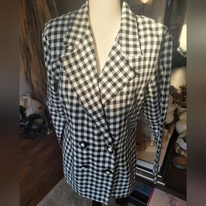 Elegant Checkered Women's Blazer